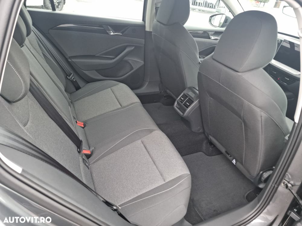 Volkswagen Passat 1.5 e-TSI OPF DSG - 18