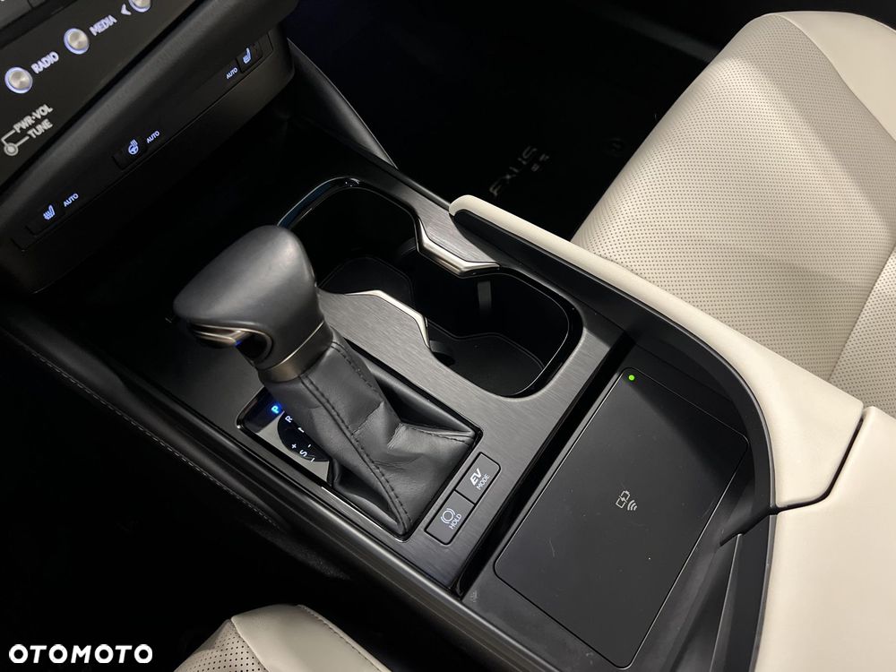 Lexus ES 300h Business Edition - 25