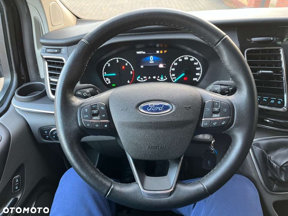 Ford Tourneo Custom - 14