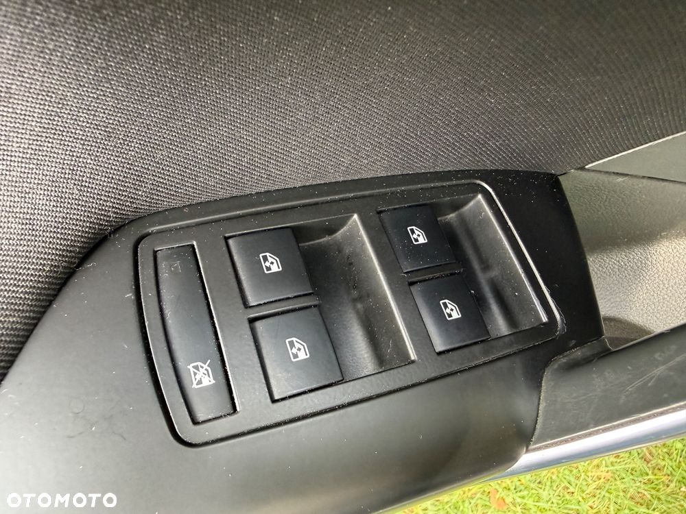Opel Insignia - 21