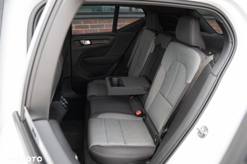 Volvo XC 40 B3 B DKG Plus Bright - 32