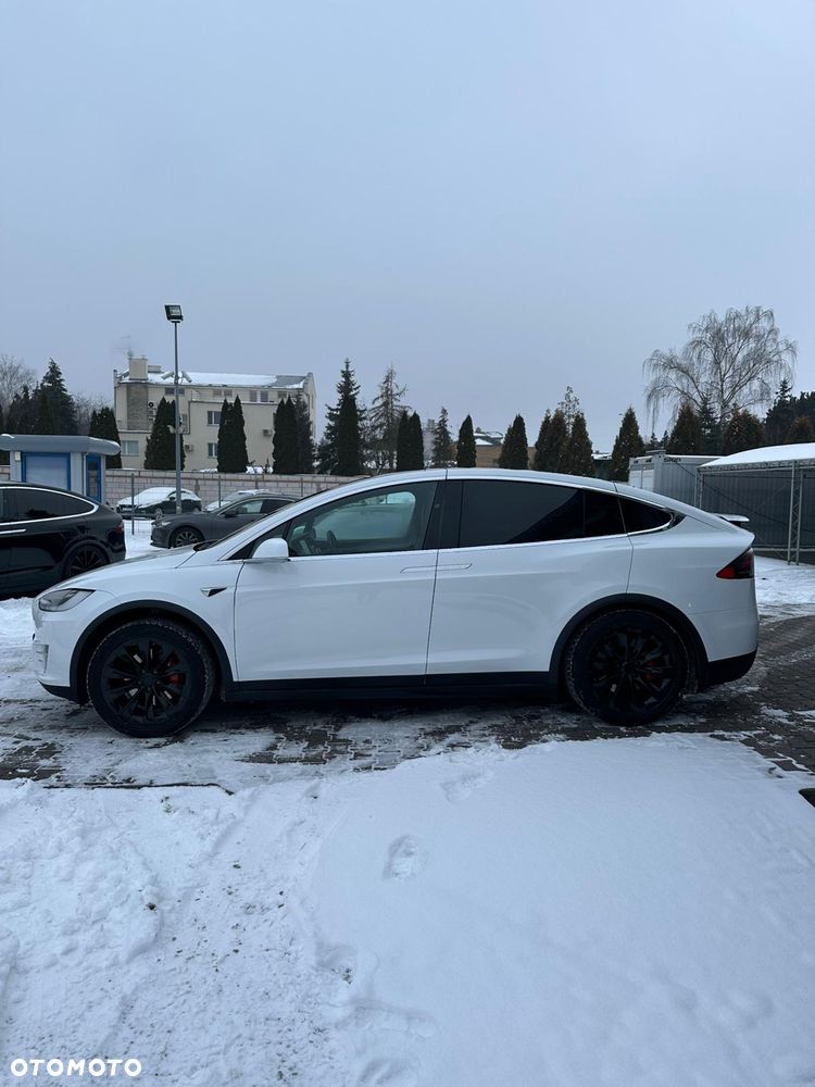 Tesla Model X - 3