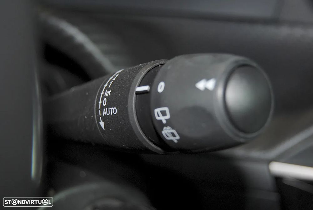 Peugeot 2008 1.2 Hybrid Allure e-DCS6 - 29