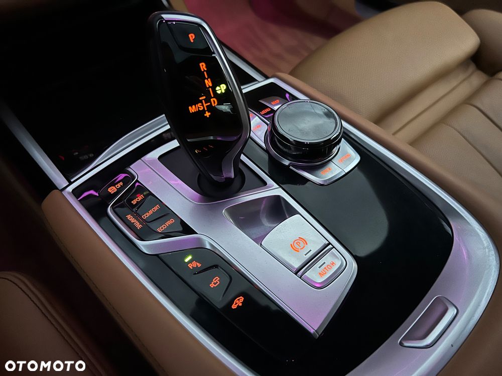 BMW Seria 7 740d xDrive - 33
