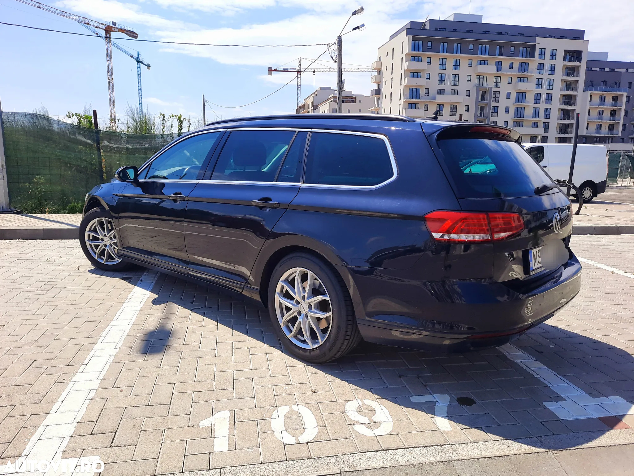Volkswagen Passat Variant 2.0 TDI SCR DSG - 4