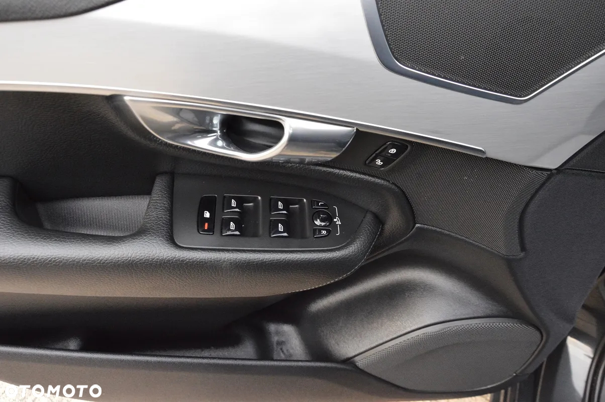 Volvo XC 90 - 20