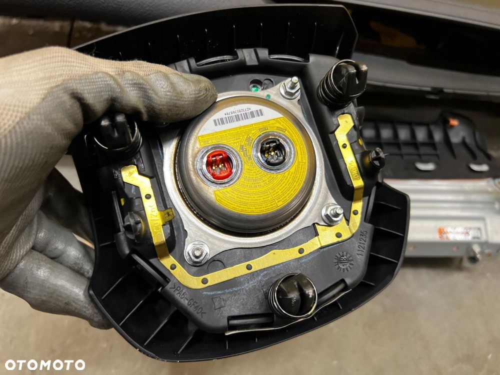 KOMPLET DESKA ROZDZIELCZA KOKPIT KONSOLA 2X PODUSZKI TOYOTA HILUX VIII 8 - 12