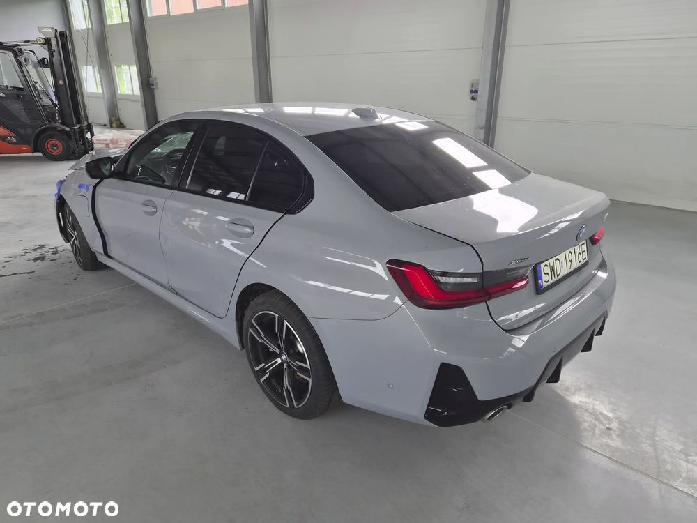 BMW Seria 3 330e xDrive M Sport - 5