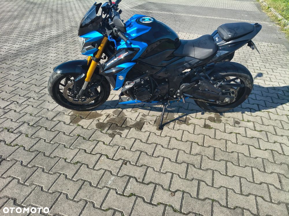 Suzuki GSX - 6
