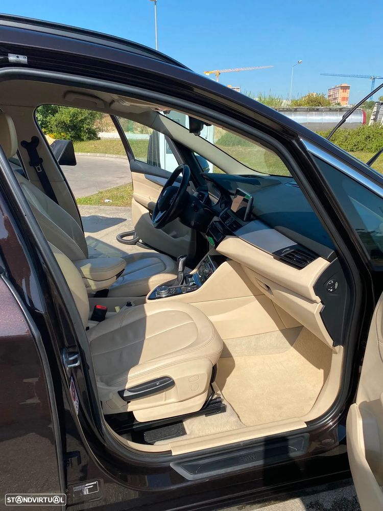 BMW 218 Active Tourer d Luxury Line - 12