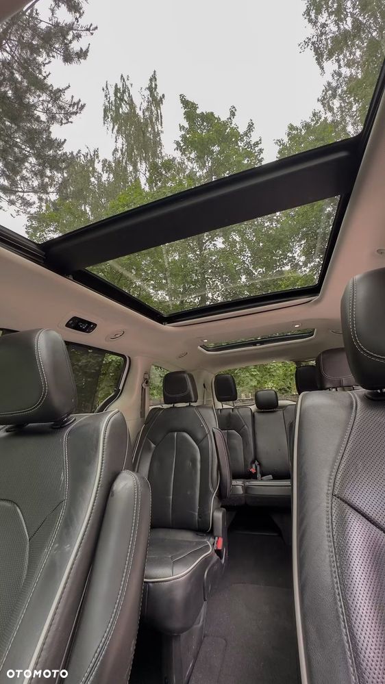 Chrysler Pacifica - 8