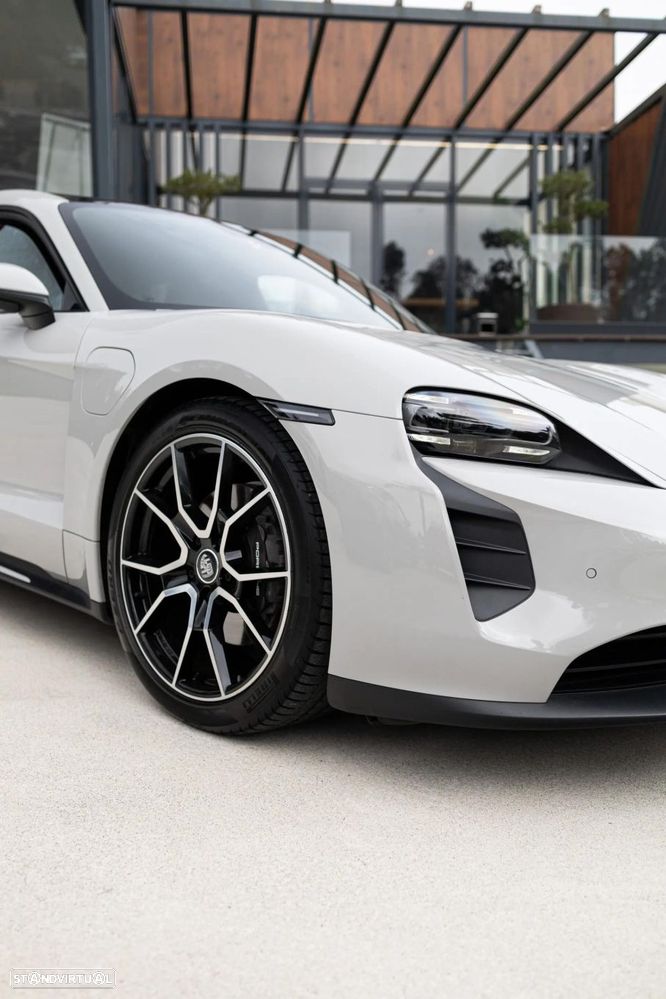 Porsche Taycan Sport Turismo - 26
