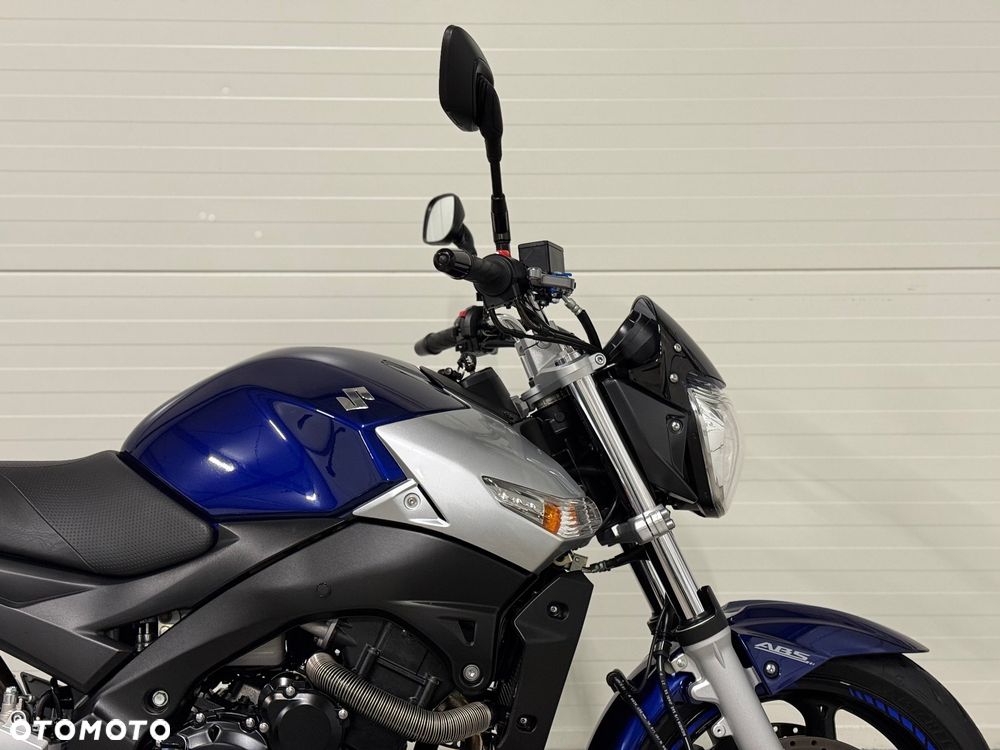 Suzuki GSR - 11