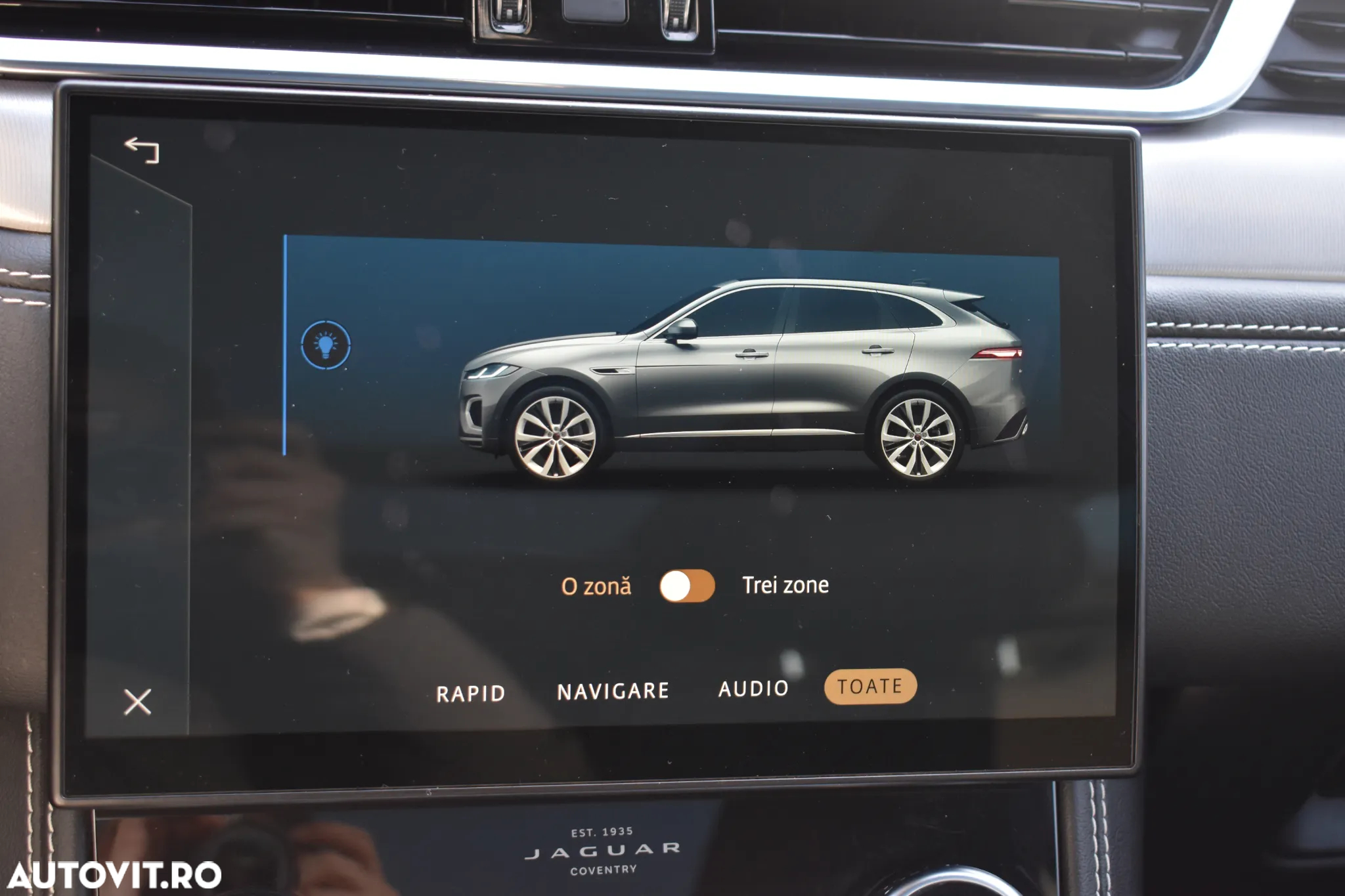Jaguar F-Pace P400e AWD R-Dynamic SE - 29