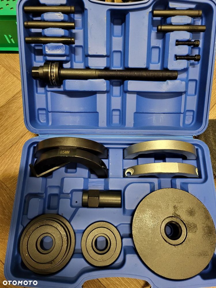 Przyrząd do wymiany Ściągacz  PIASTY KOŁA VW T5 i Touareg z obręczami 85 mm  wynajem - 1