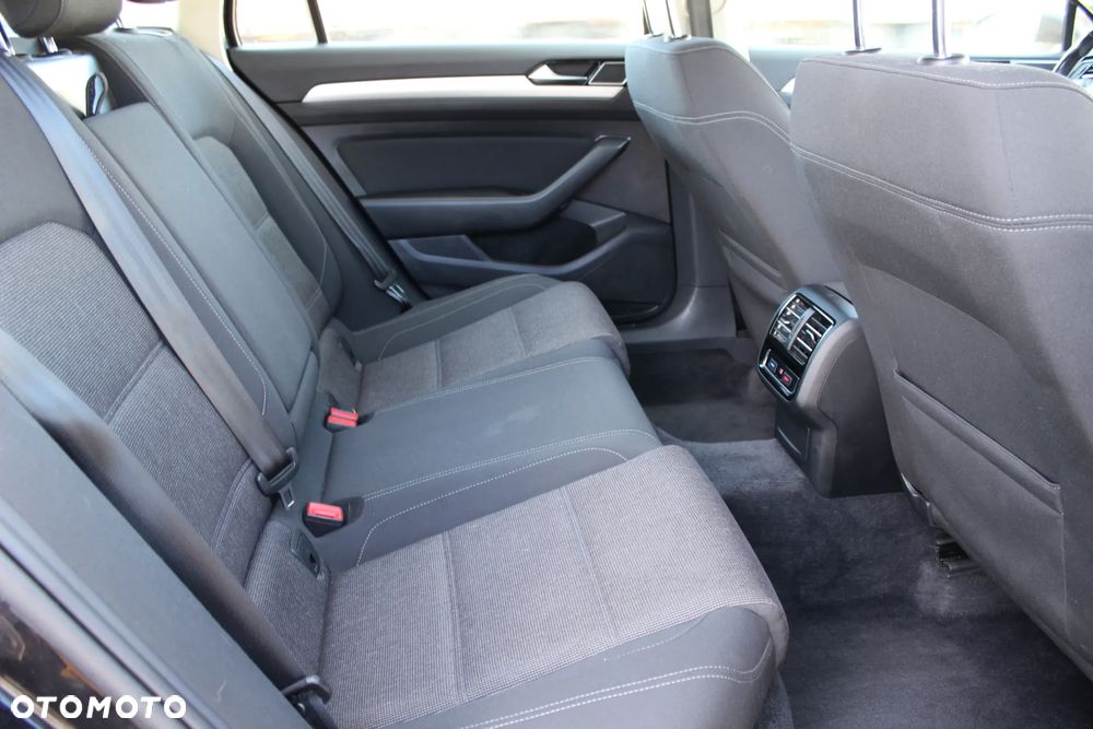 Volkswagen Passat Variant 1.6 TDI (BlueMotion Technology) DSG Comfortline - 9