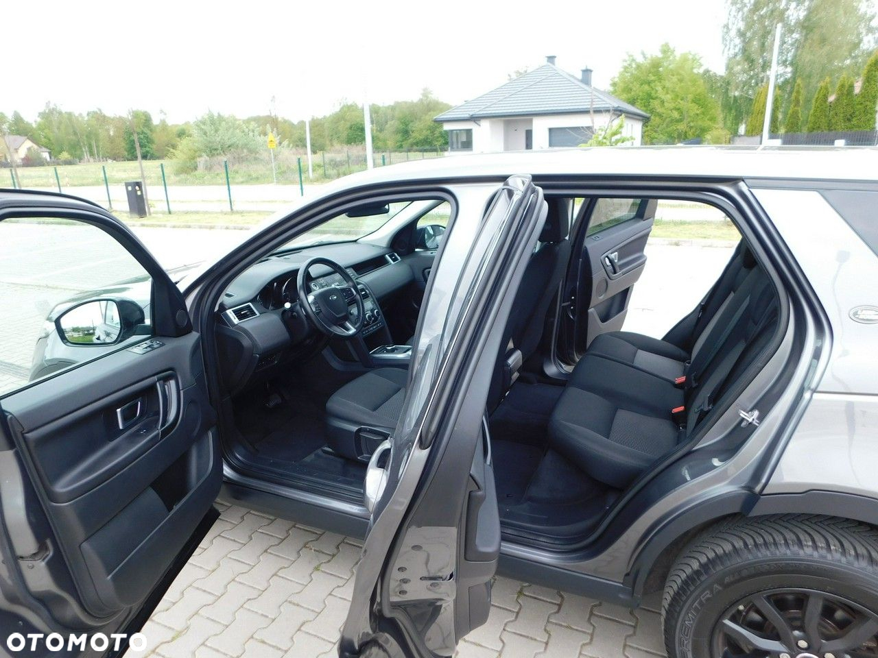 Land Rover Discovery Sport - 11