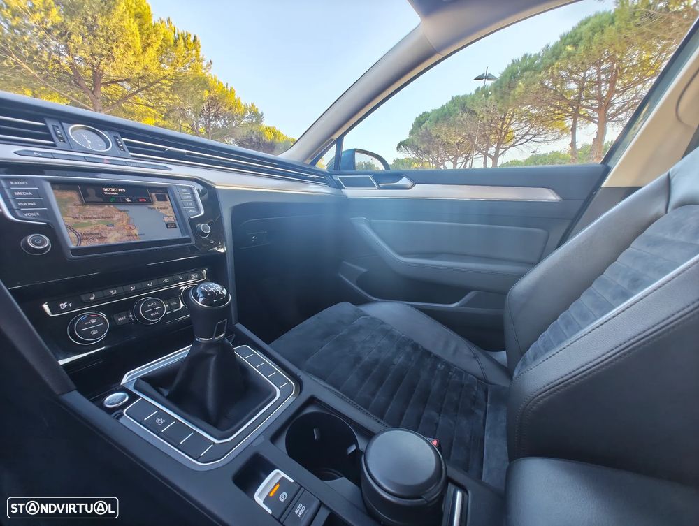 VW Passat 2.0 TDI Highline - 22