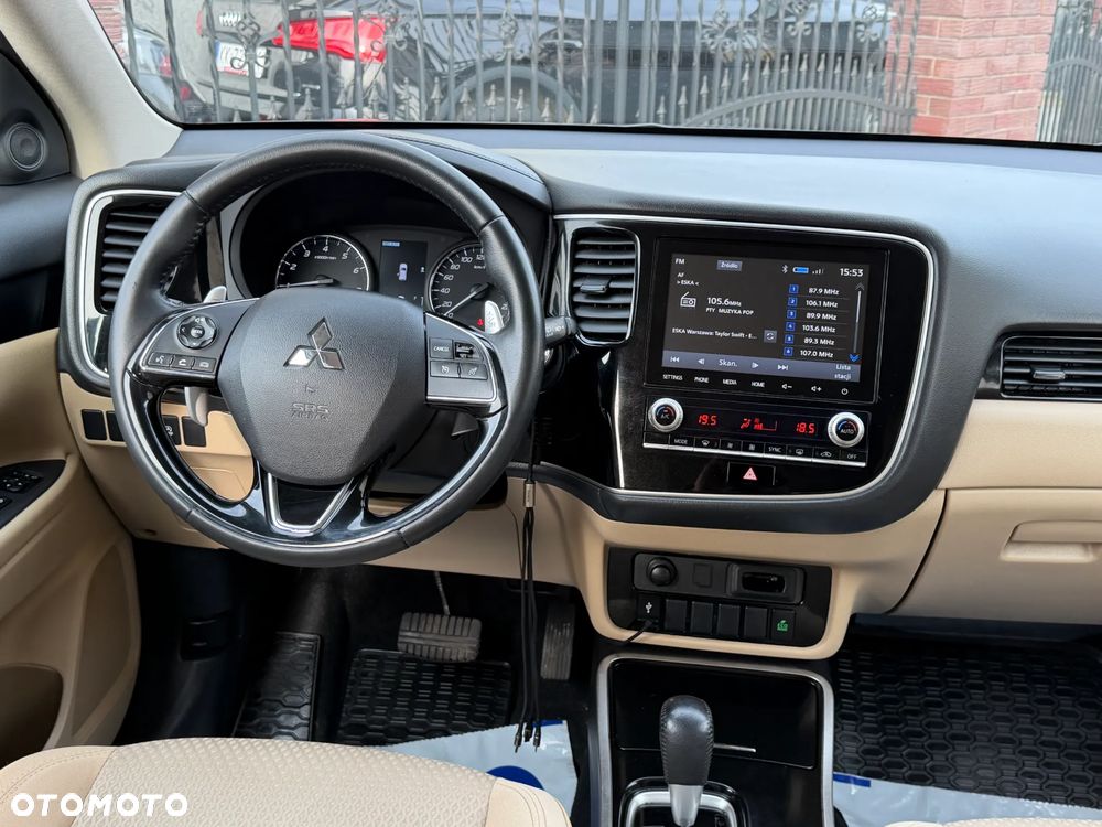 Mitsubishi Outlander 2.0 Intense + Navi 4WD CVT - 8