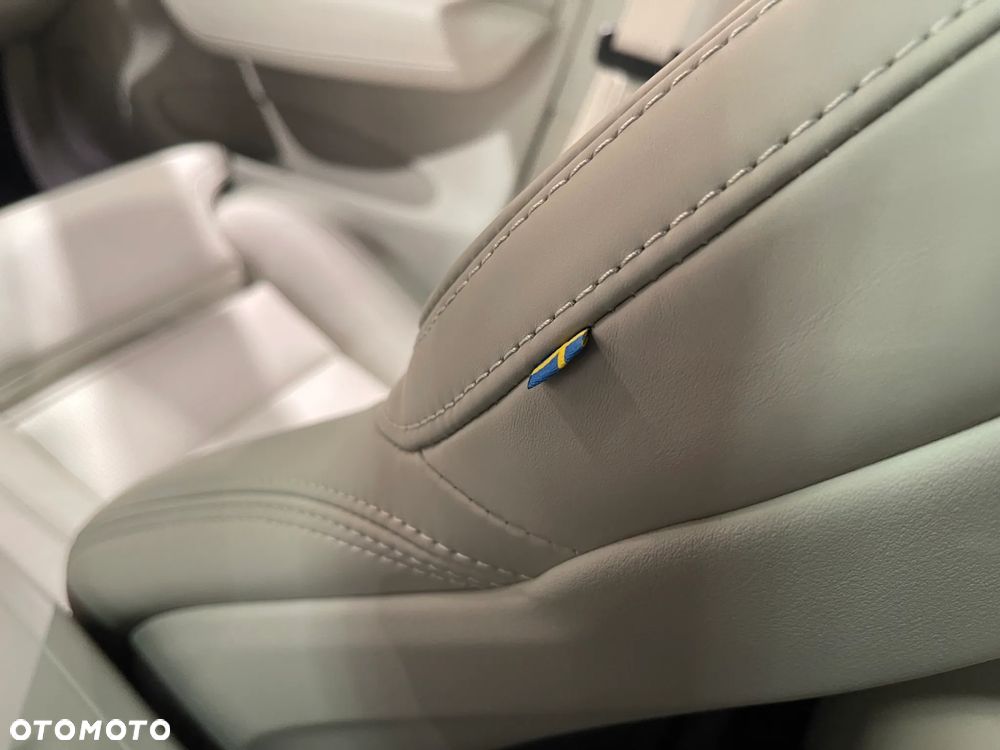 Volvo XC 60 T6 Plug-In Hybrid AWD Ultra Dark - 18