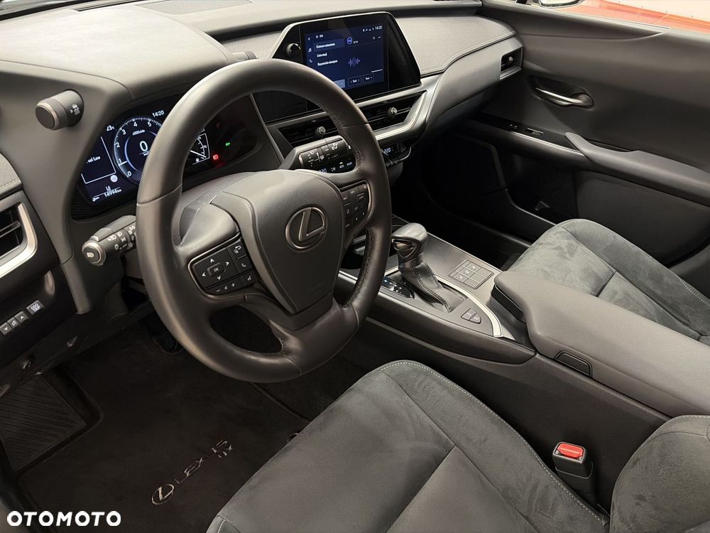 Lexus UX - 10