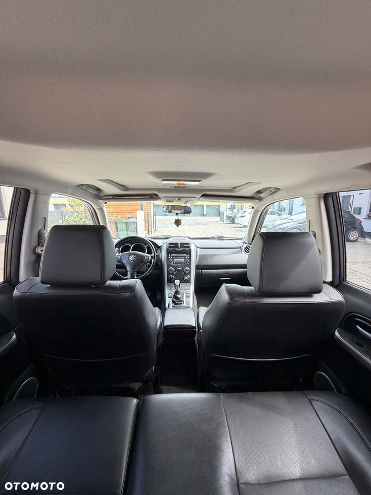Suzuki Grand Vitara 2.4 Premium - 27