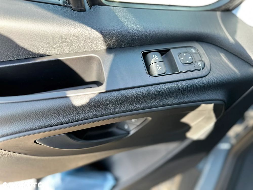 Mercedes-Benz Sprinter - 10