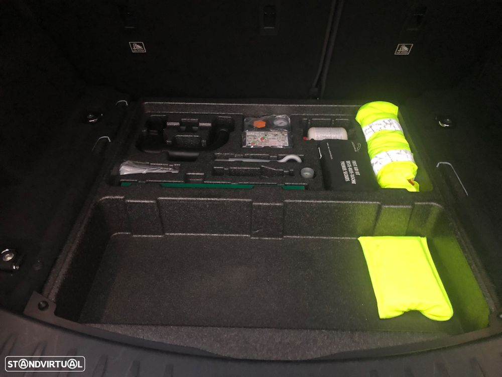 Jaguar E-Pace 2.0 i4D S - 32
