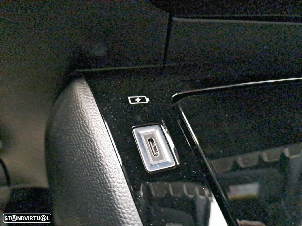 Peugeot 2008 1.2 Hybrid Allure e-DCS6 - 23