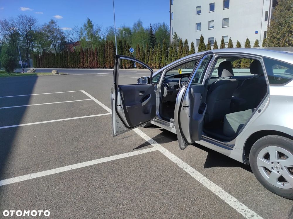 Toyota Prius (Hybrid) - 9