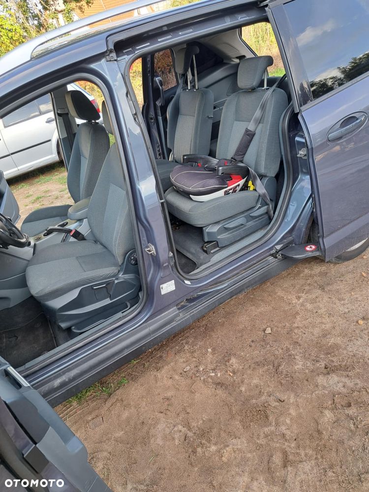 Ford Grand C-MAX - 12
