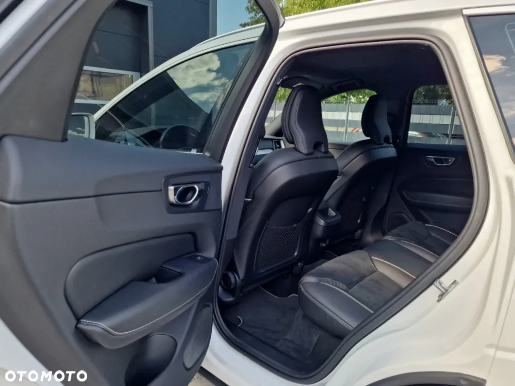 Volvo XC 60 D4 R-Design - 19