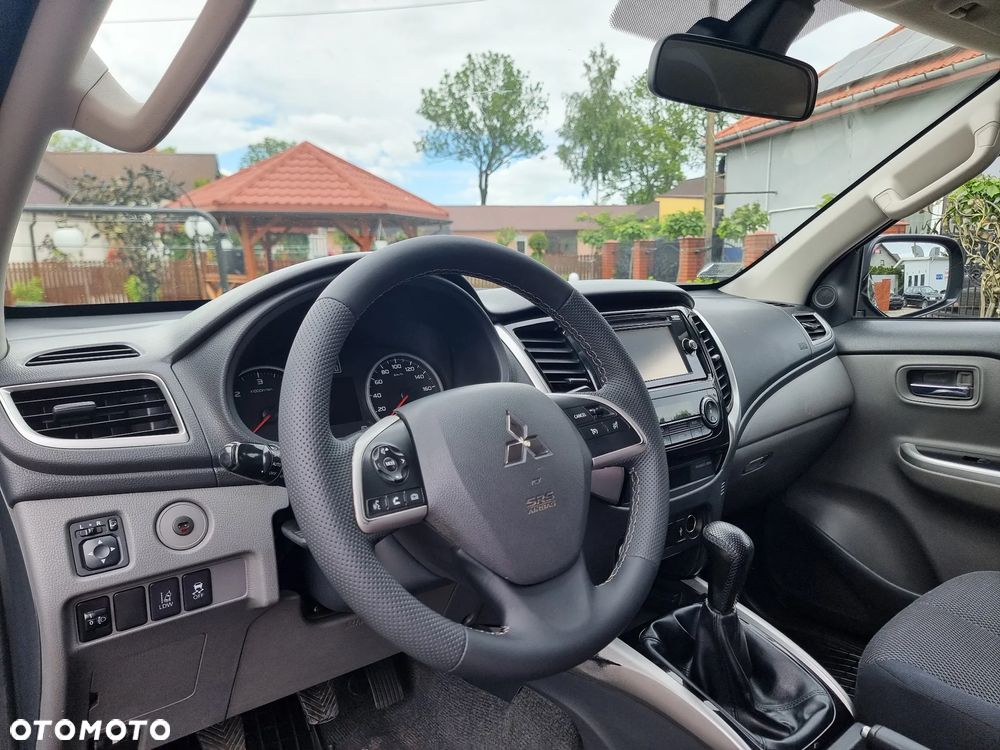 Mitsubishi L200 2.4 d DC Intense + - 13