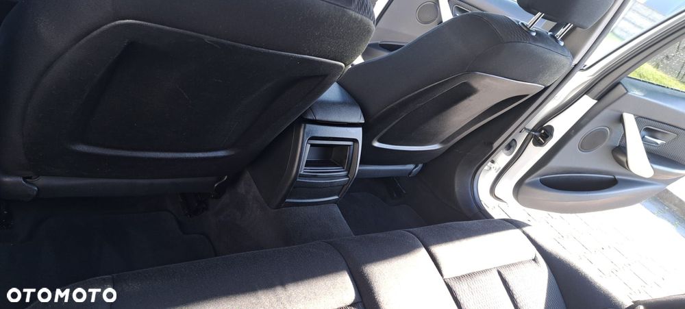 BMW Seria 3 318d - 15