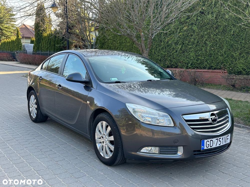 Opel Insignia 1.6 Design Edition - 1