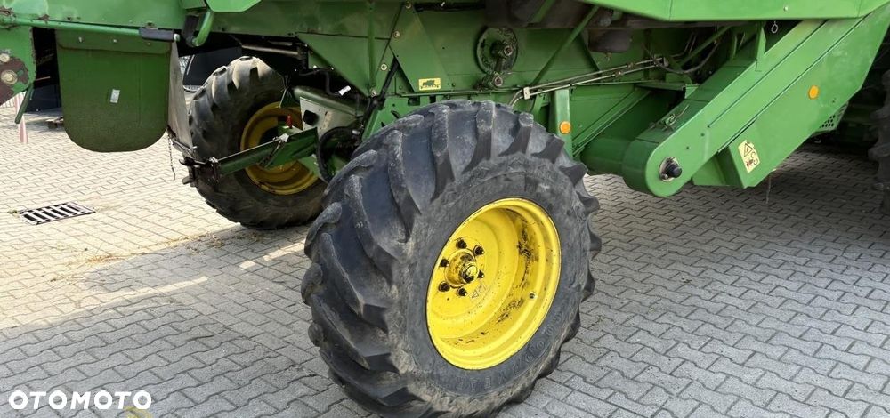 John Deere 1550 Kombajn zbożowy , 2007 , hederu 5,5 m - 17