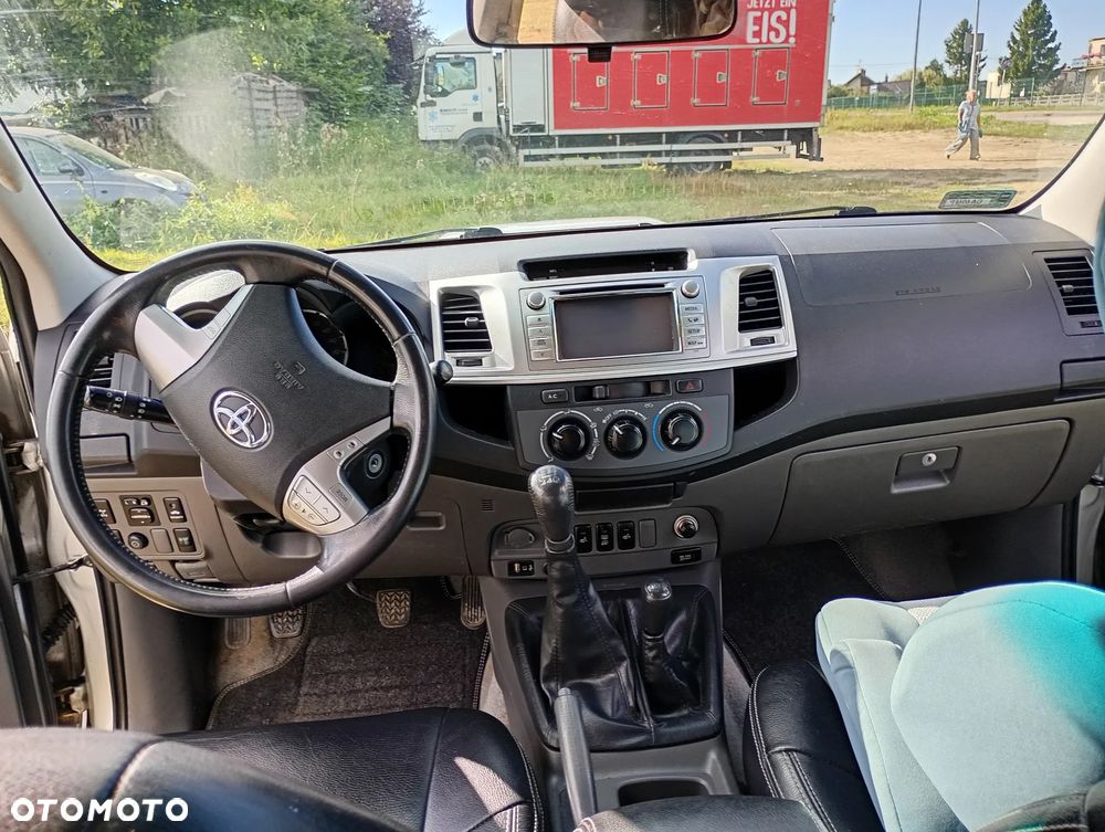 Toyota Hilux 2.5 D-4D DLX - 10