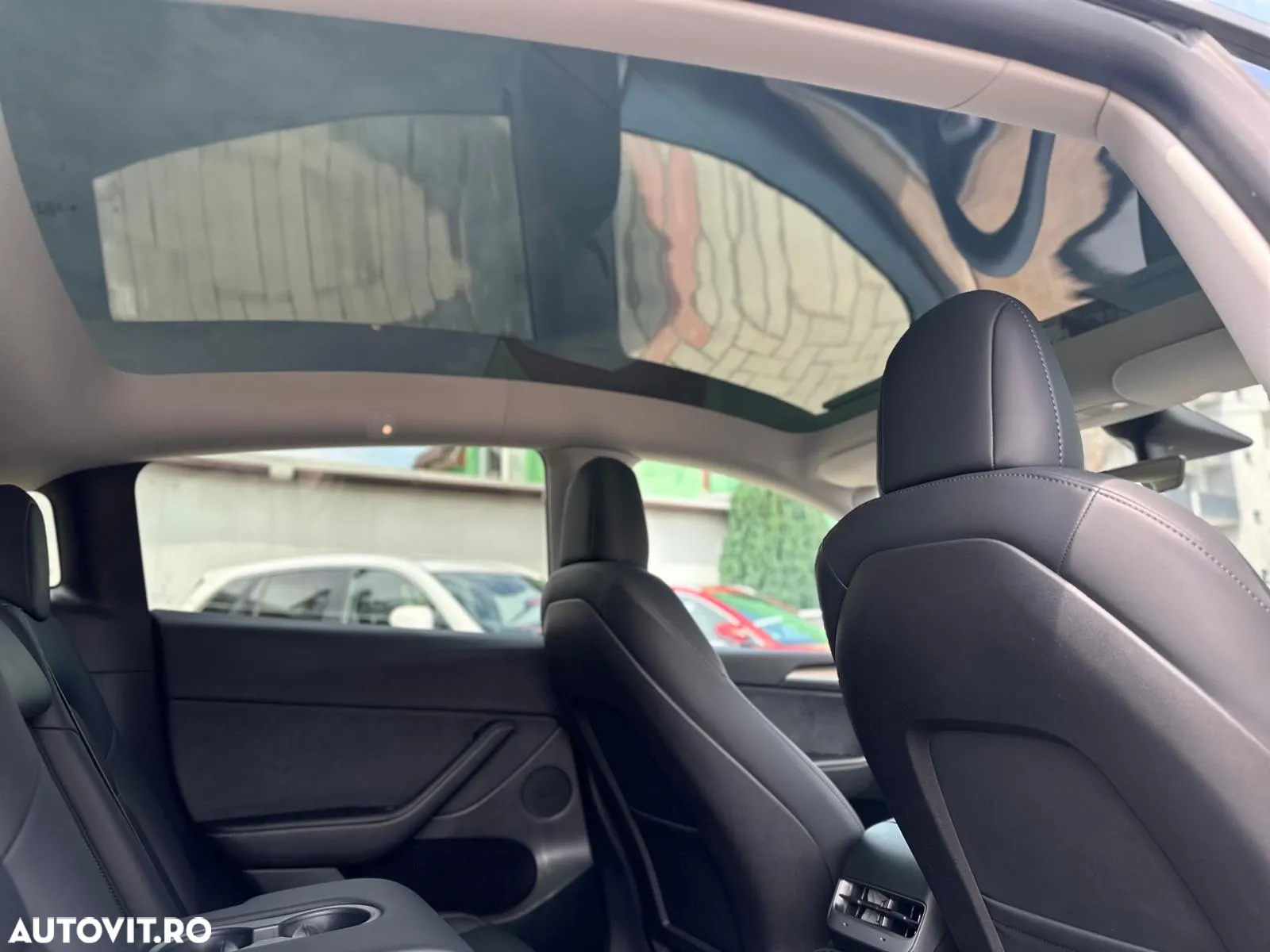 Tesla Model Y Long Range AWD - 12