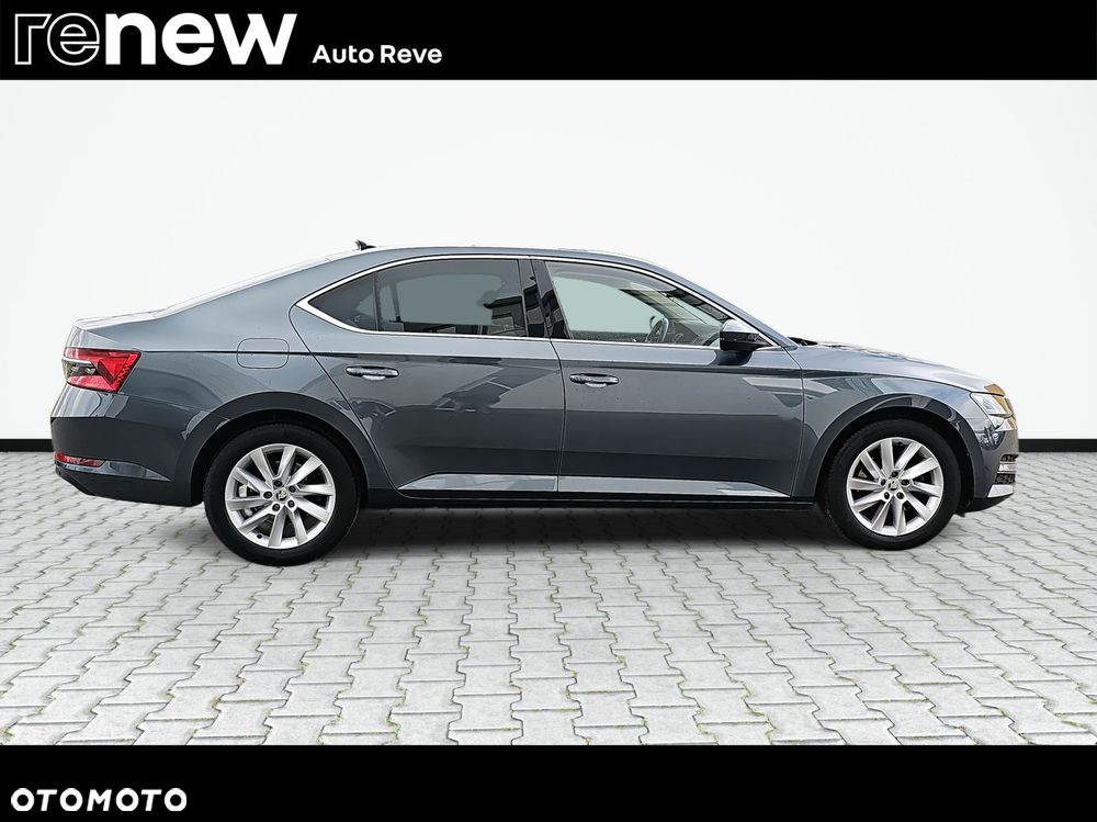 Skoda Superb 2.0 TDI SCR Style DSG - 4