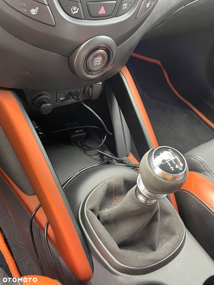Hyundai Veloster - 13
