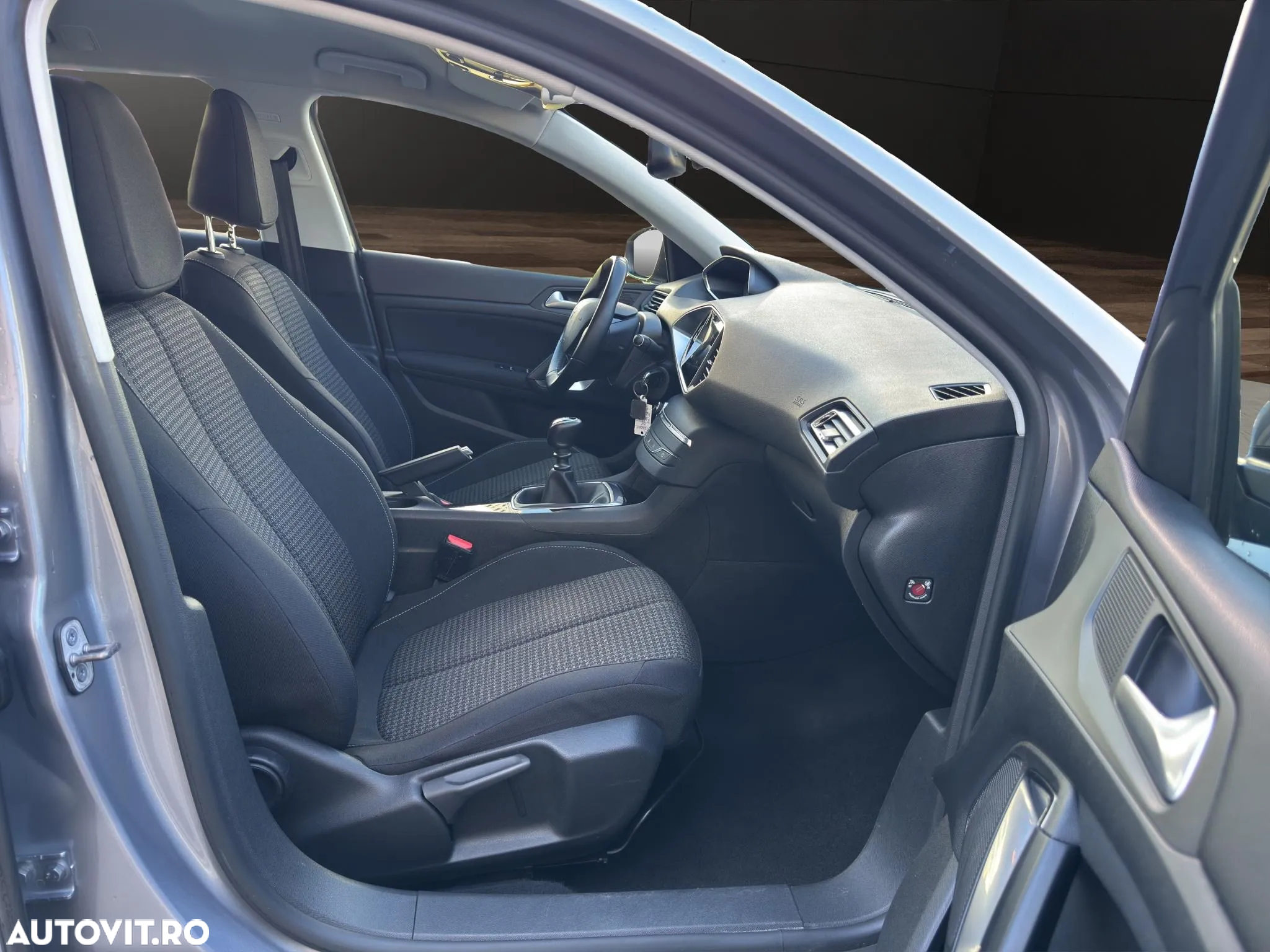 Peugeot 308 1.2 L PureTech Turbo S&S Active - 13