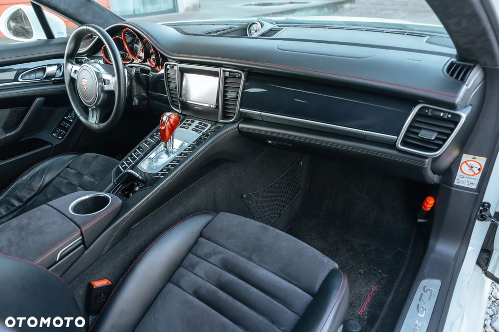 Porsche Panamera GTS PDK - 18