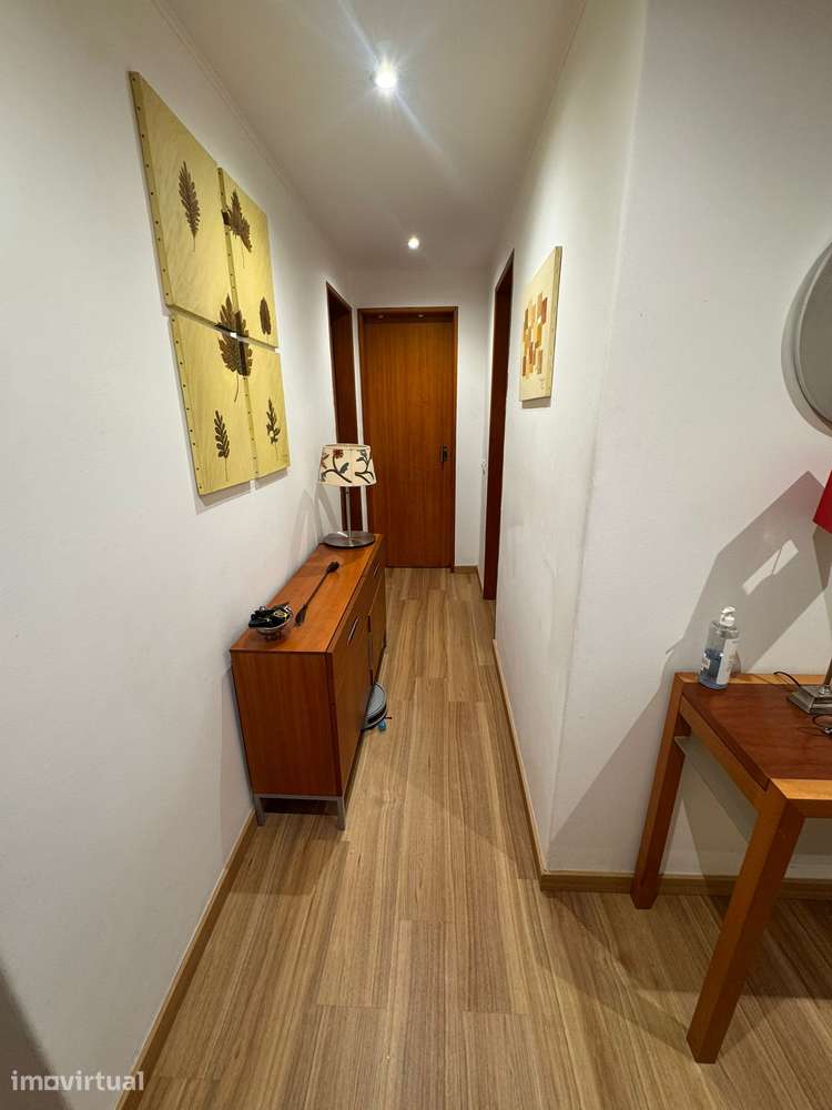 Apartamento T4 com 2 casas de banho e ar condicionado - Grande imagem: 2/21