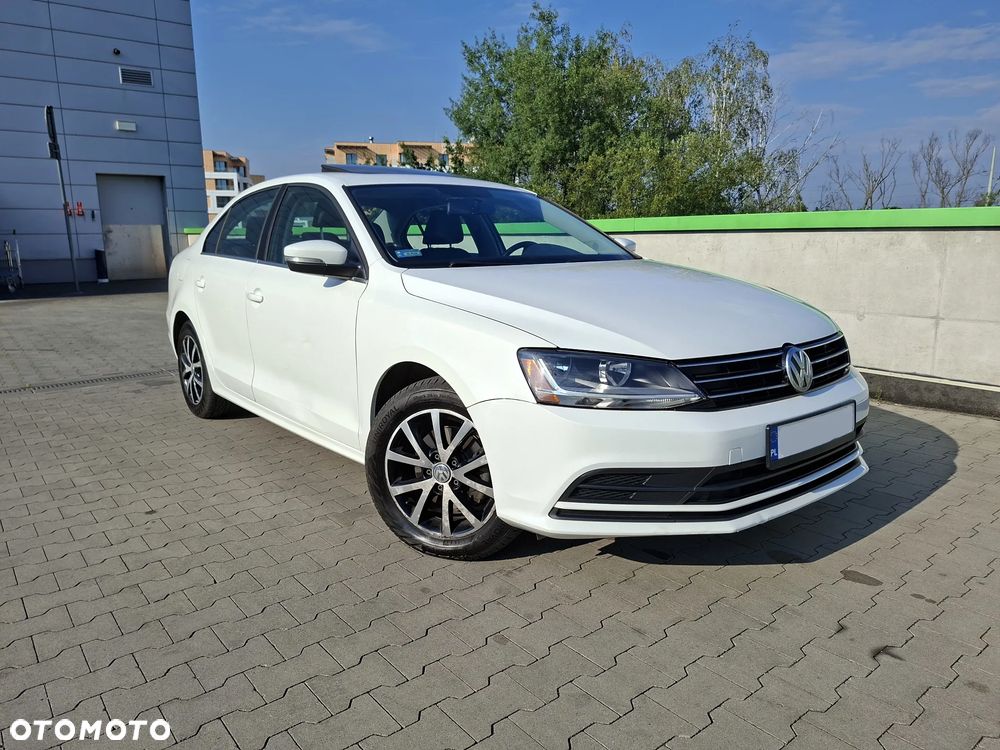 Volkswagen Jetta - 2