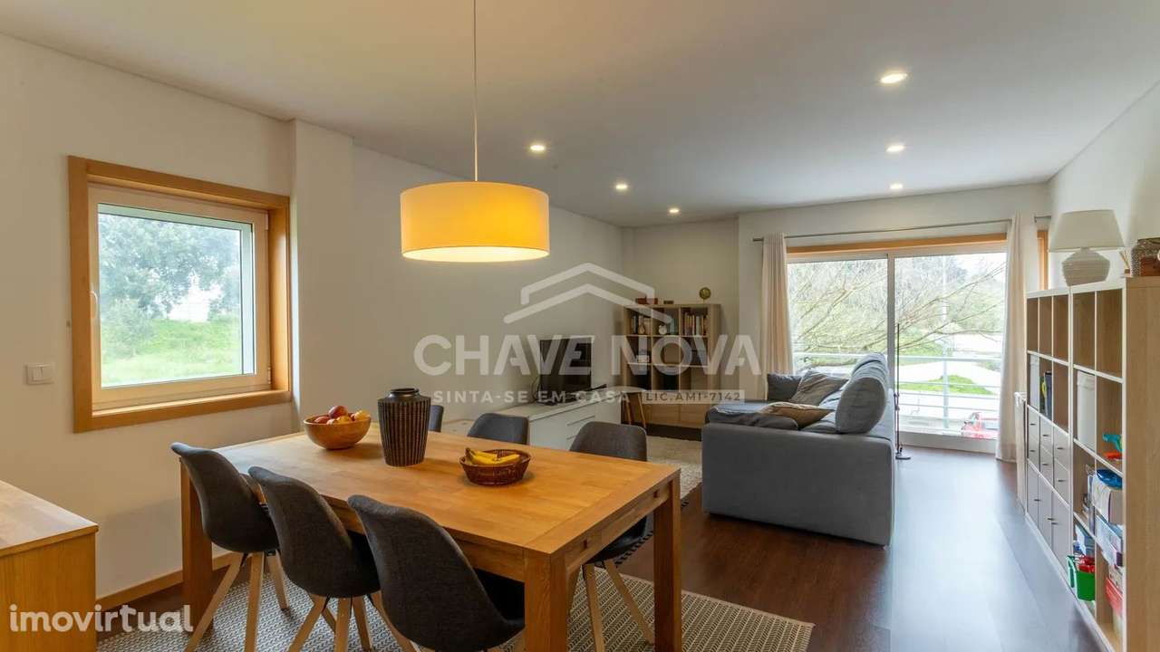 T2 | Suite | Lugar de Garagem | Arrumos | Varandim - Grande imagem: 5/27