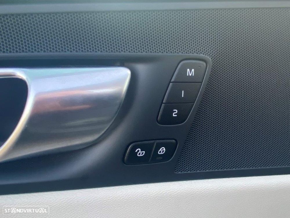 Volvo XC 60 2.0 T6 PHEV Plus Bright - 26