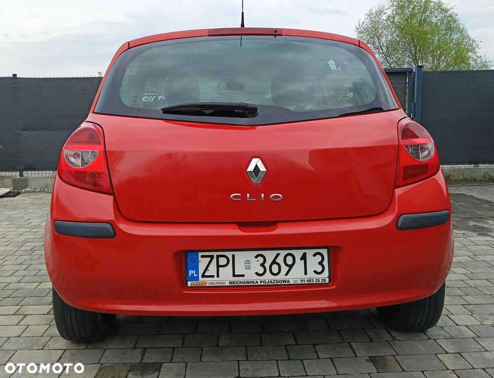 Renault Clio 1.2 16V Authentique - 10