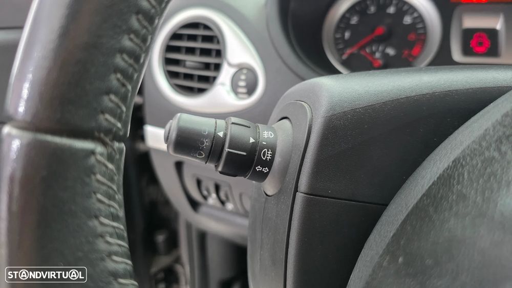 Renault Clio 1.2 16V Fairway - 23