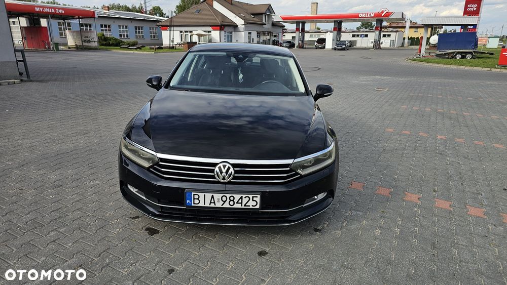 Volkswagen Passat - 1
