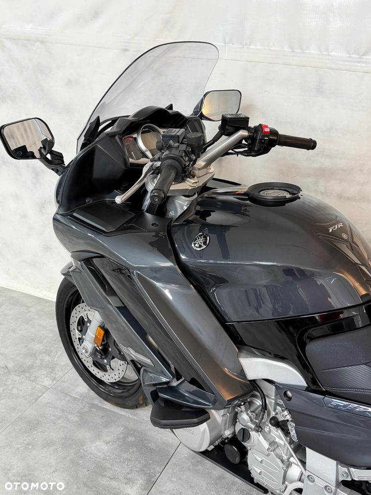 Yamaha FJR - 8